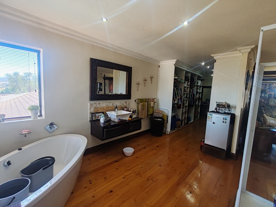 4 Bedroom Property for Sale in Strelitzia Park Eastern Cape